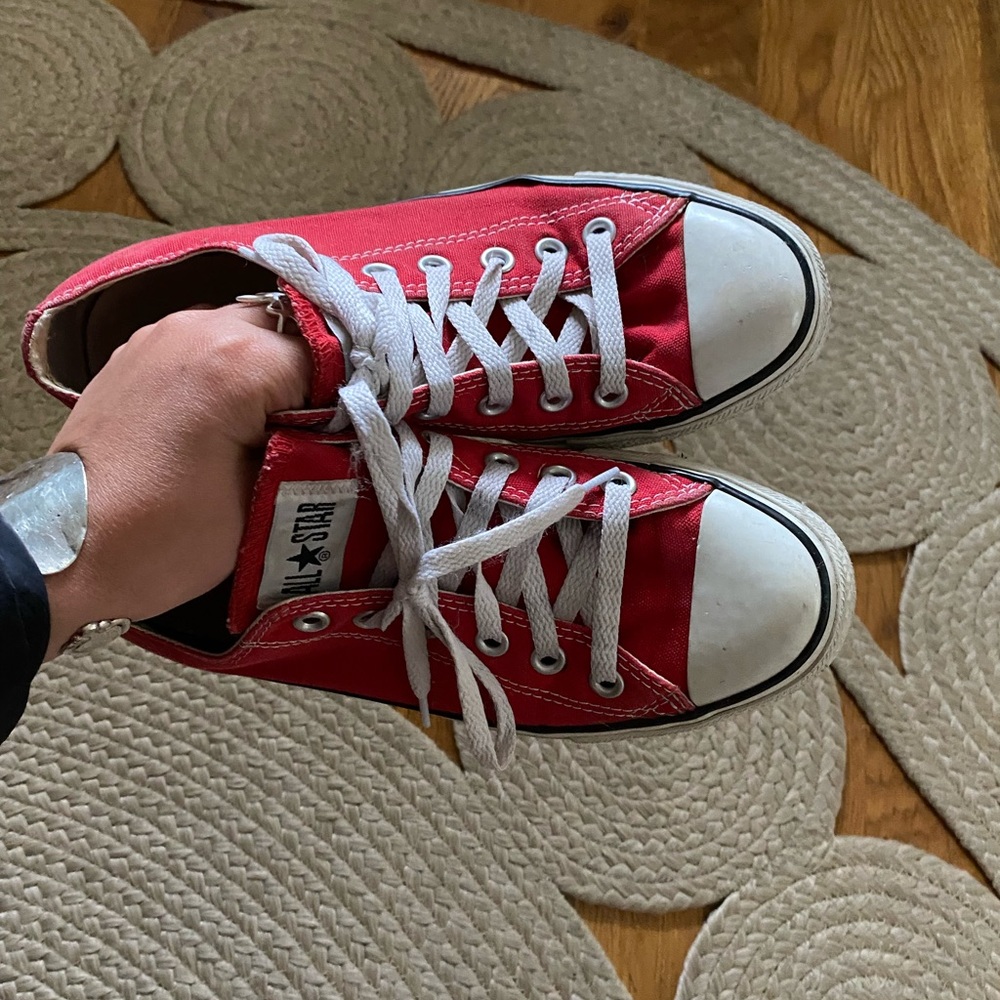 women’s 8 low top converse